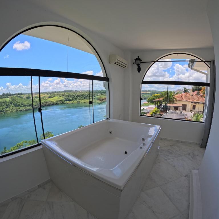 Hotel Casablanca Boutique Ciudad del Este By Swiss Bonmont Hotels - Suite with River View - 5