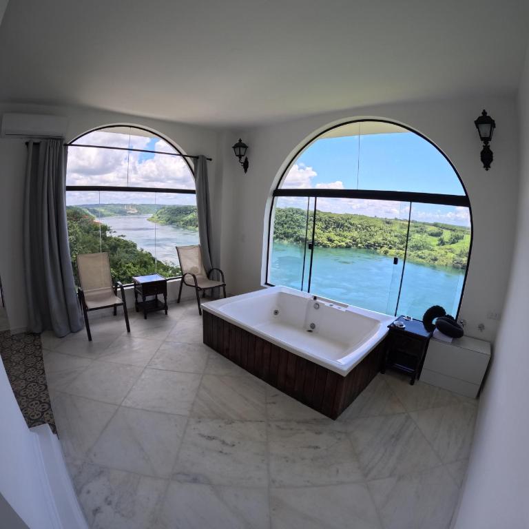 Hotel Casablanca Boutique Ciudad del Este By Swiss Bonmont Hotels - Suite with River View - 1
