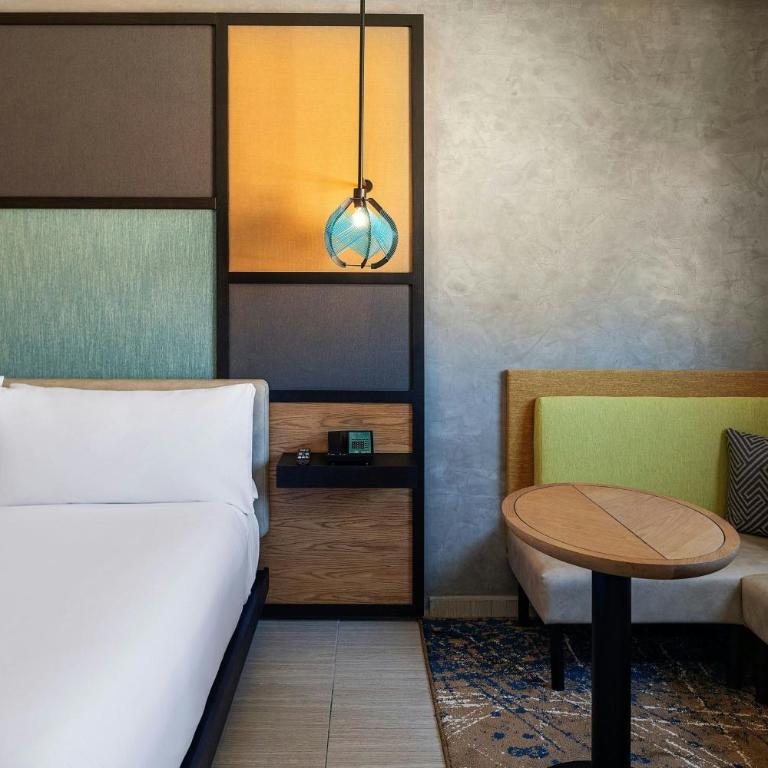 Aloft by Marriott Cancun - Aloft Ocean View, Guest room, 1 King + Complimentary open bar - 4
