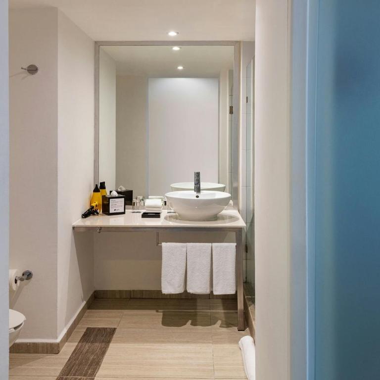 Aloft by Marriott Cancun - Aloft Lagoon View, Guest room, 2 Queen+ Complimentary open bar - 10