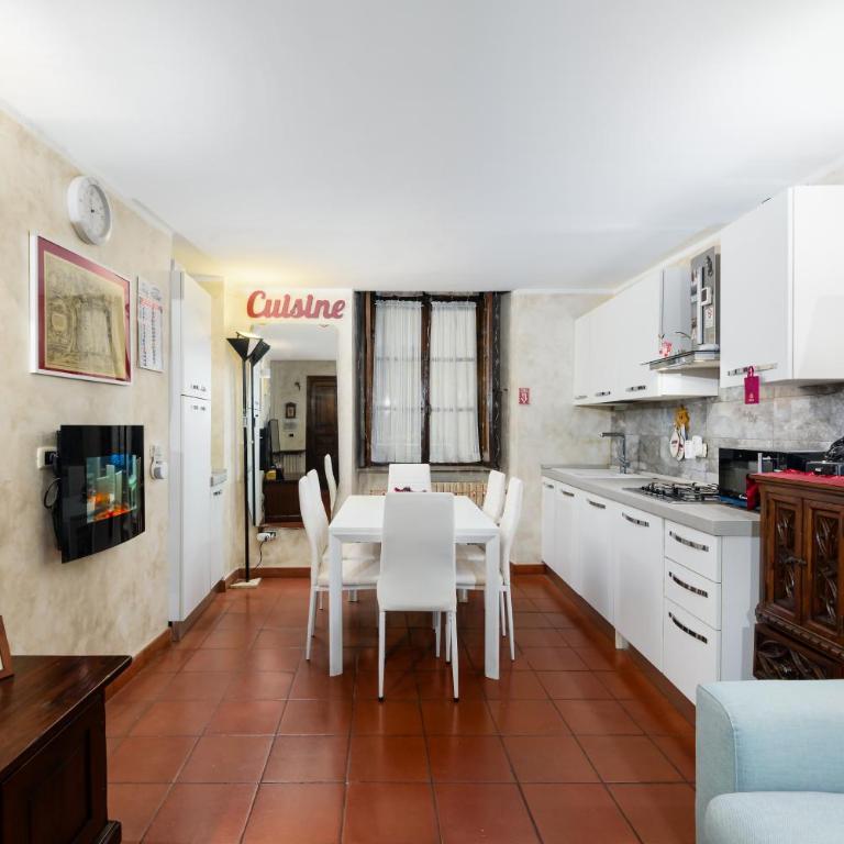 Accogliente alloggio nel pieno centro storico della città parcheggio in box privato incluso - Appartamento con 1 Camera da Letto - 11