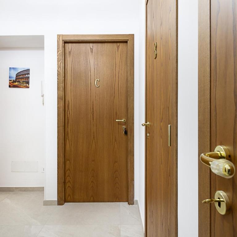 Vatican Cipro Guest House - Camera Matrimoniale con Bagno Privato Esterno - 1