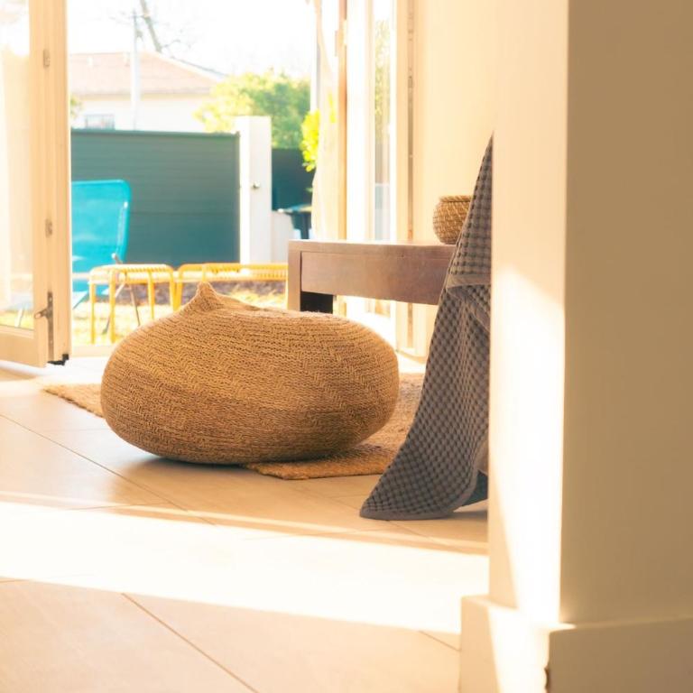 Villa au calme avec piscine, grand jardin et studio indépendant - Three-Bedroom Villa - 10
