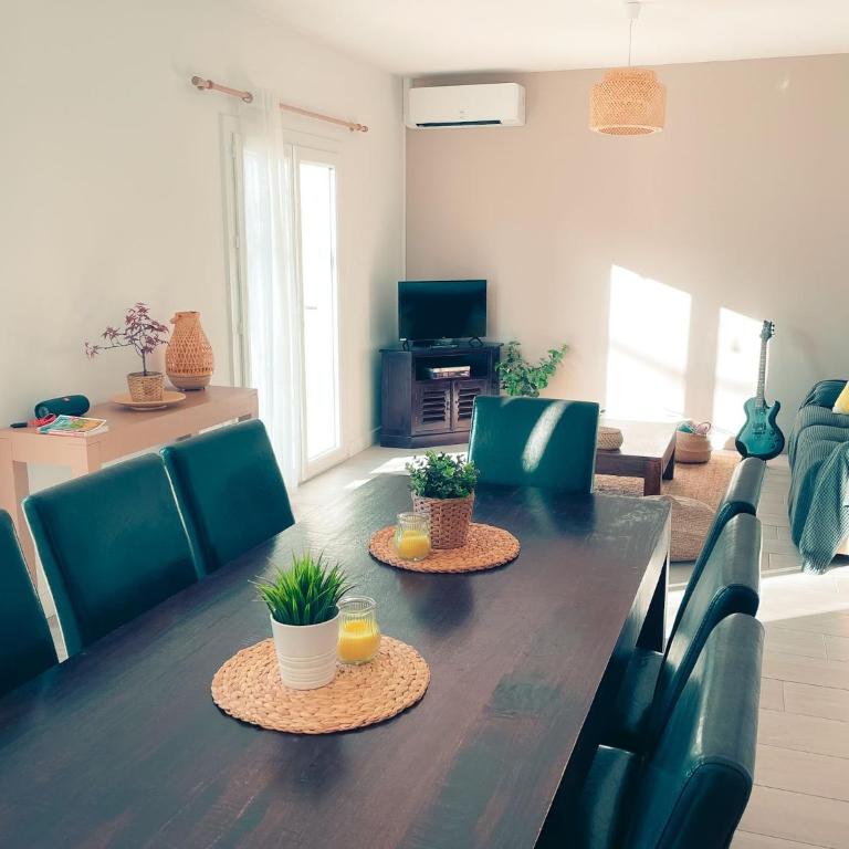 Villa au calme avec piscine, grand jardin et studio indépendant - Three-Bedroom Villa - 7