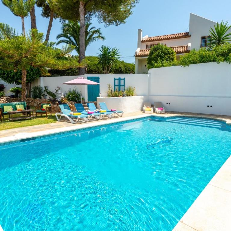 Villa Holivista Elegant 4-Bedroom Spanish Villa in Estepona - Villa - 2