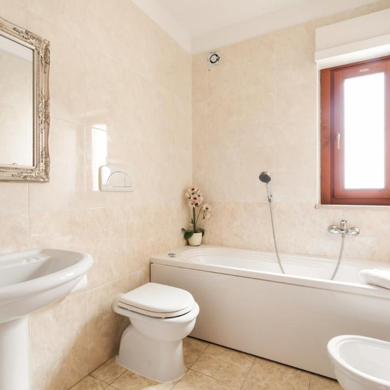 Giramondo Guest house - Triple Room with Private External Bathroom - 8