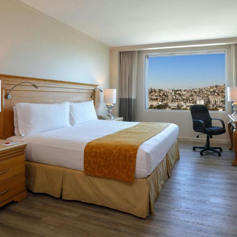 Marriott Tijuana Hotel - Club Room City View, 1 King Bed - 2