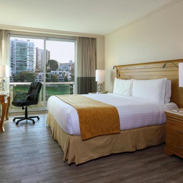 Marriott Tijuana Hotel - Deluxe Room Golf View, 1 King Bed - 2