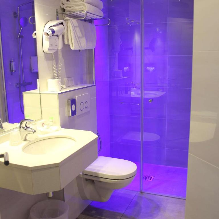 Best Western Plus Hotel Carlton Annecy - Chambre Lit Queen-Size Exécutive avec Balcon - Non-Fumeurs - 1