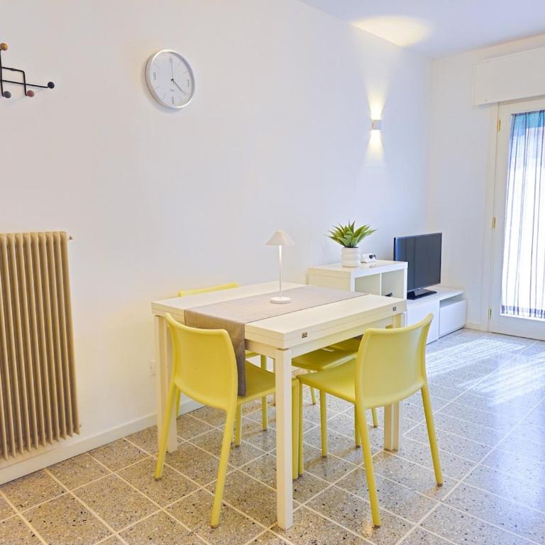 Bilocale Augustus Piazza Mazzini - Appartamento con 1 Camera da Letto - 4
