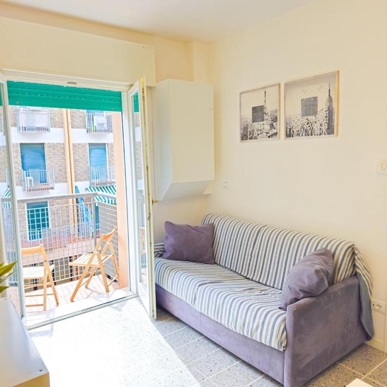 Bilocale Augustus Piazza Mazzini - Appartamento con 1 Camera da Letto - 5