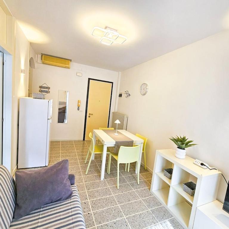 Bilocale Augustus Piazza Mazzini - Appartamento con 1 Camera da Letto - 9