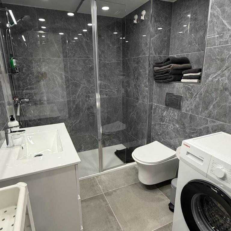 Apartamentos Danubio, Modernes Apartment mit Poolblick und seitlichem Meerblick, Wohnzimmer und 1 Schlafzimmer, 4 Etage, im Herzen von Playa del Inglés, Gran Canaria - One-Bedroom Apartment with Balcony and Sea View - 6