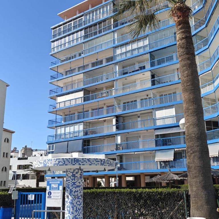 Playa y montaña. 1ª linea. Piscina. Parking . A/C - Apartamento de 2 dormitorios - 60