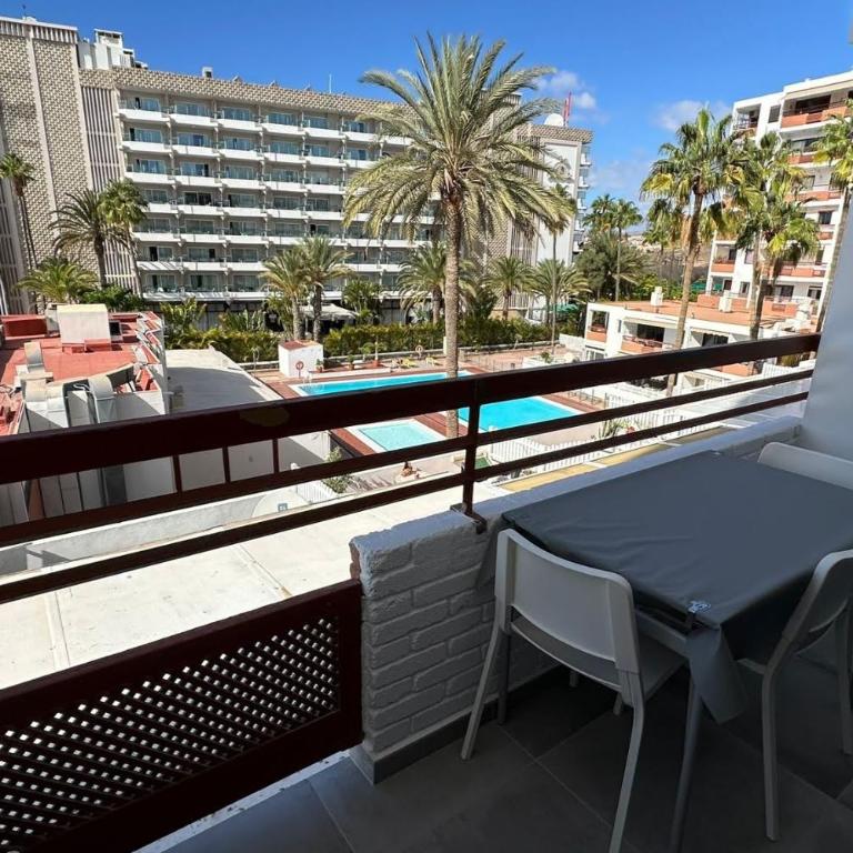 Apartamentos Danubio, Modernes Apartment mit Poolblick und seitlichem Meerblick, Wohnzimmer und 1 Schlafzimmer, 4 Etage, im Herzen von Playa del Inglés, Gran Canaria - One-Bedroom Apartment with Balcony and Sea View - 8