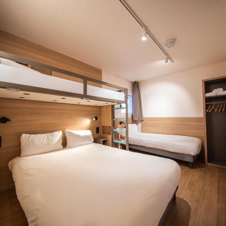 Premiere Classe Annecy Cran-Gevrier RÉNOVÉ EN 2025 - Chambre Quadruple avec 1 Lit Double et 2 Lits Simples - 23