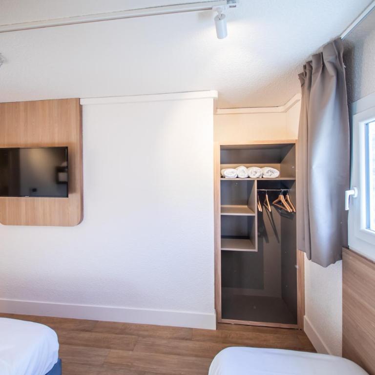 Premiere Classe Annecy Cran-Gevrier RÉNOVÉ EN 2025 - Chambre Quadruple avec 1 Lit Double et 2 Lits Simples - 22