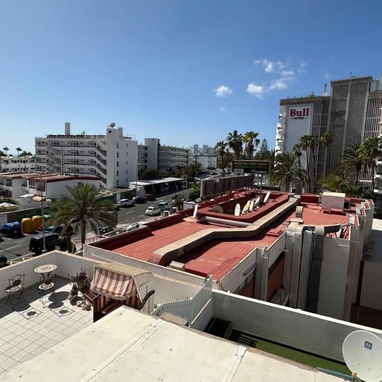 Apartamentos Danubio, Modernes Apartment mit Poolblick und seitlichem Meerblick, Wohnzimmer und 1 Schlafzimmer, 4 Etage, im Herzen von Playa del Inglés, Gran Canaria - One-Bedroom Apartment with Balcony and Sea View - 10