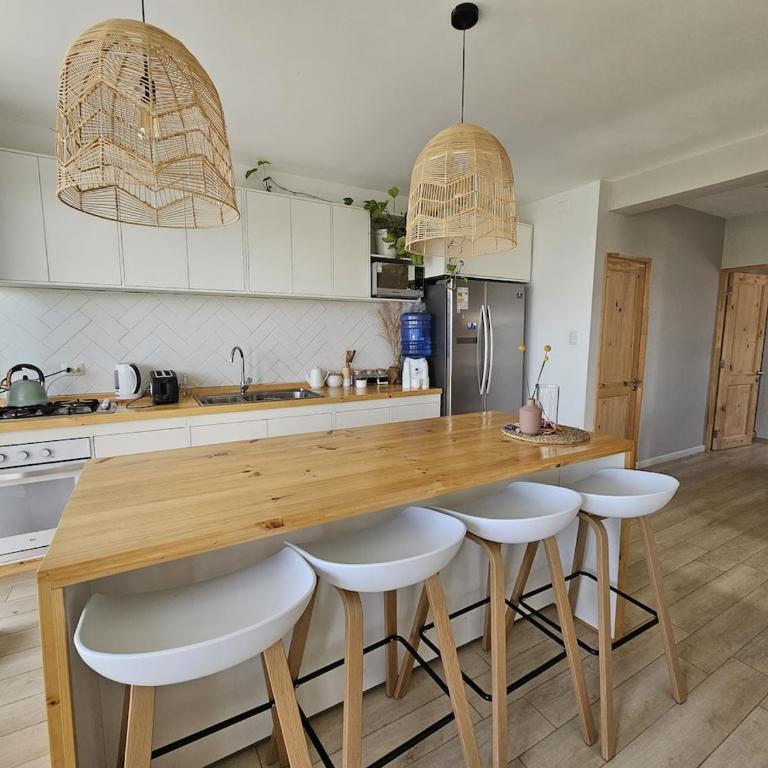 Arrendada - Three-Bedroom Apartment - 1