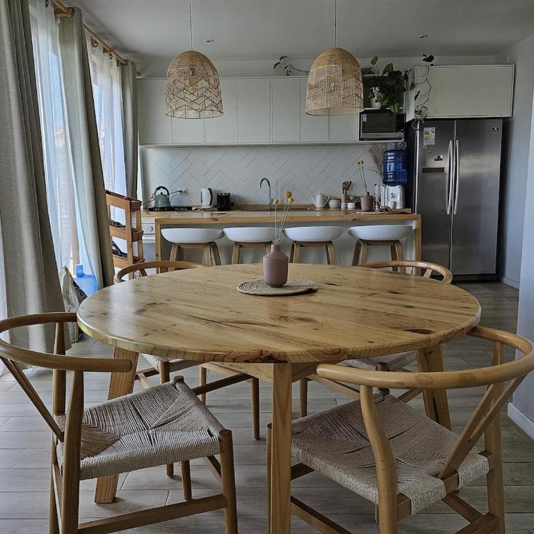 Arrendada - Three-Bedroom Apartment - 2