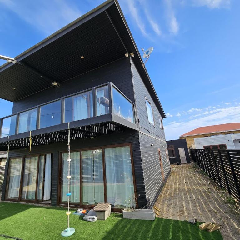 Arrendada - Three-Bedroom Apartment - 6