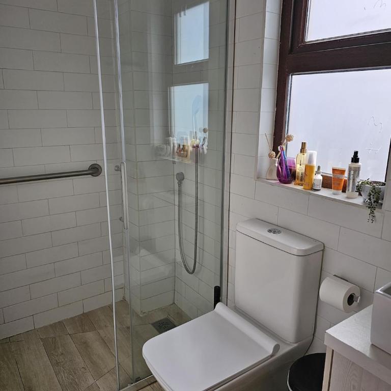 Arrendada - Three-Bedroom Apartment - 11