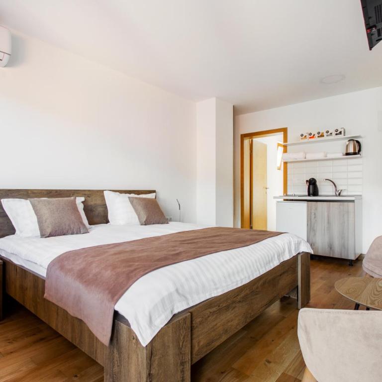 Rubik - Deluks Dvokrevetna Soba sa Bračnim Krevetom i Balkonom - 2