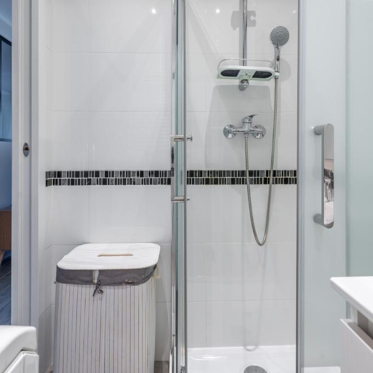 Magnifique 2 pièces au cœur de Menton, plages, commerces et proximité Gares - Appartement 1 Chambre - 12