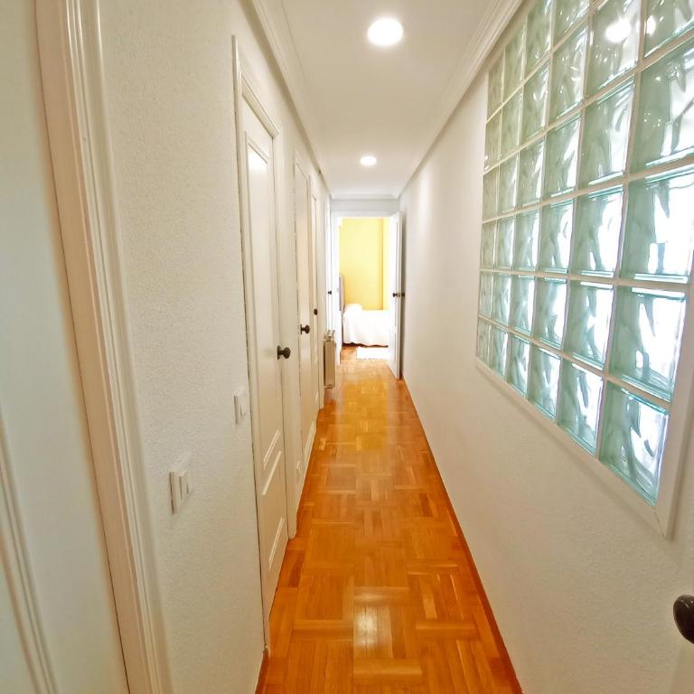 Amplio y luminoso en urbanización con piscina y garaje privado - Three-Bedroom Apartment with Park View - 18
