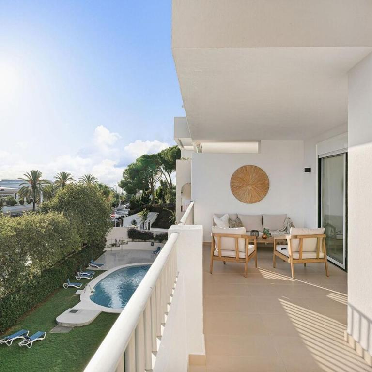 MARBELLA HOME RENTALS - Puerto Banus, 3BR Apartment, sea & mountain views - Three-Bedroom Premium Apartment with Balcony - 17