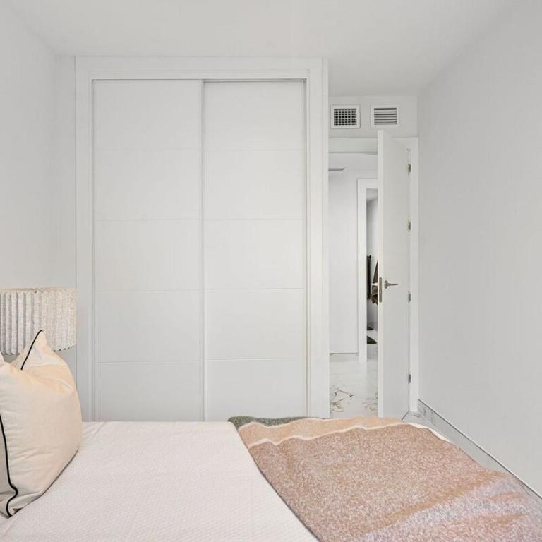 MARBELLA HOME RENTALS - Puerto Banus, 3BR Apartment, sea & mountain views - Three-Bedroom Premium Apartment with Balcony - 22