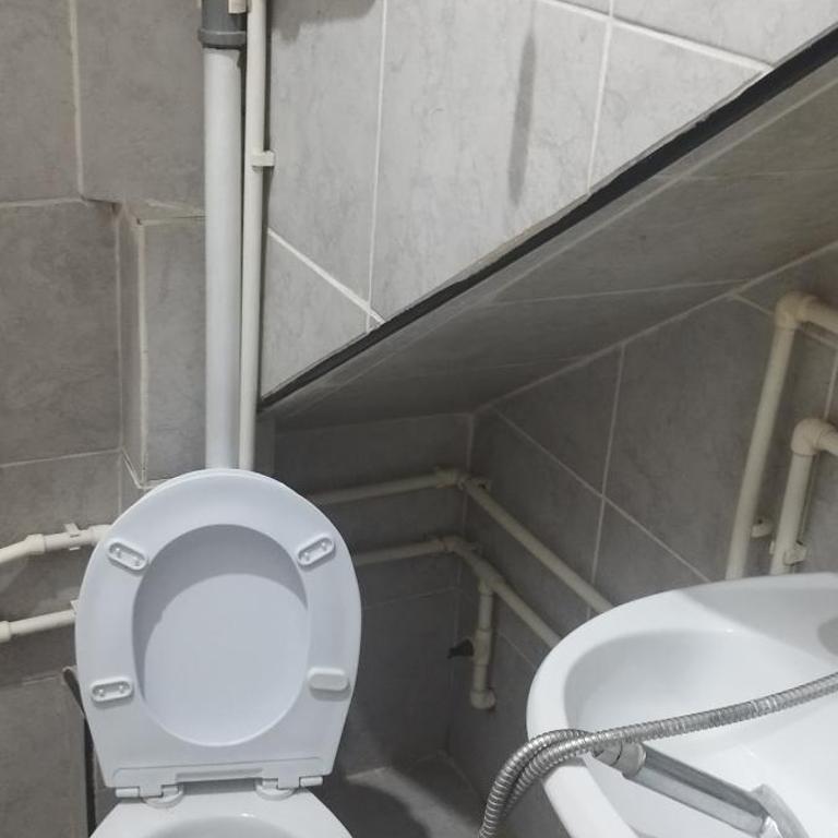 Small Apartment PRIVATE bathroom STRONG WI-FI - Standardna Dvokrevetna Soba sa Bračnim Krevetom - 3