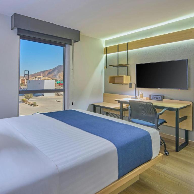 City Express by Marriott Tijuana El Florido - Standard Queen Room with City View - 2
