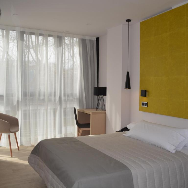 Hotel Bilbao Plaza - Double or Twin Room with View - 12