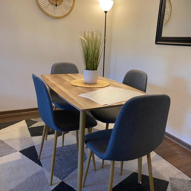 Linda Instalación con estacionamiento - Apartamento de 3 dormitorios - 2