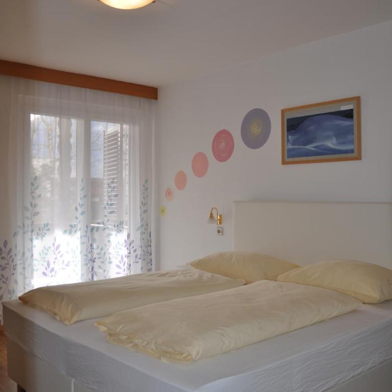 Burgfrieden - Double Room with Balcony - 9