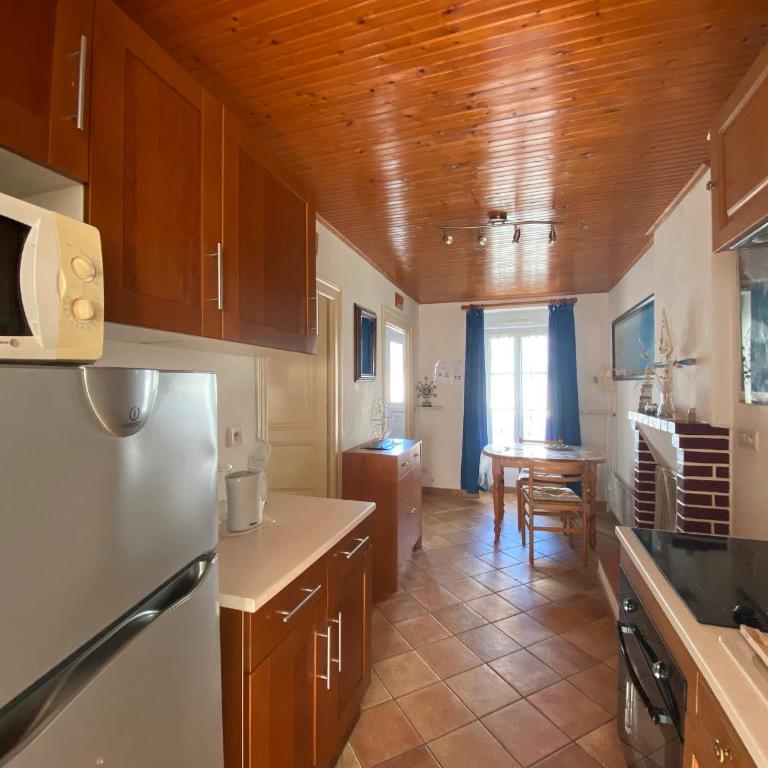 Maison rénovée, proche plage et commerces, parking, jardin privé - FR-1-22-221 - Holiday Home (2 adults) - 6