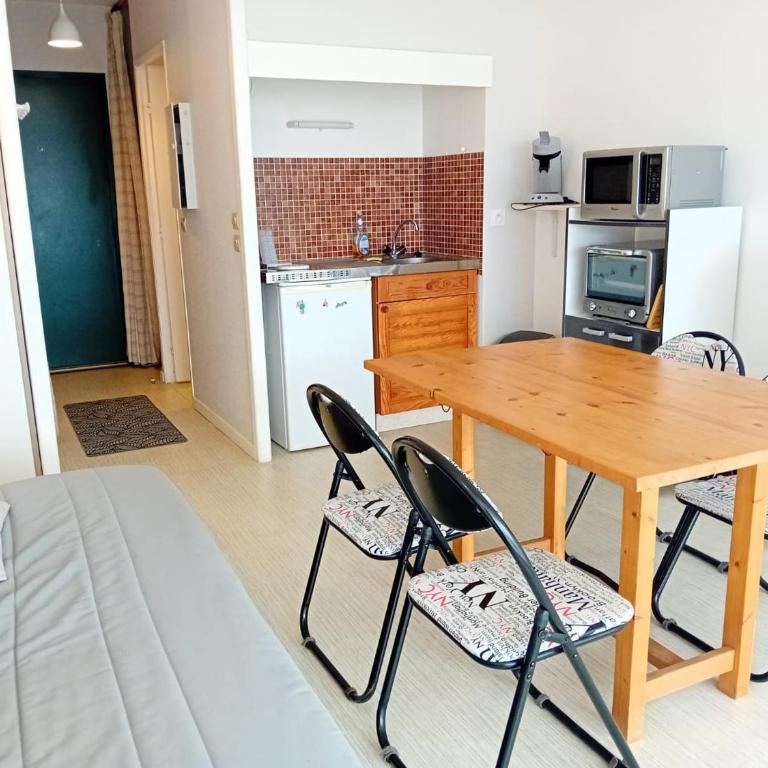 Studio avec terrasse et parking à deux pas des plages - FR-1-239-563 - Appartement 1 Chambre - 1