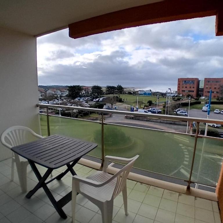Studio avec terrasse et parking à deux pas des plages - FR-1-239-563 - Appartement 1 Chambre - 11