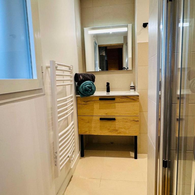 Appartement moderne 4 pièces, proche des remontées, parking inclus - FR-1-546-58 - Apartment - 10
