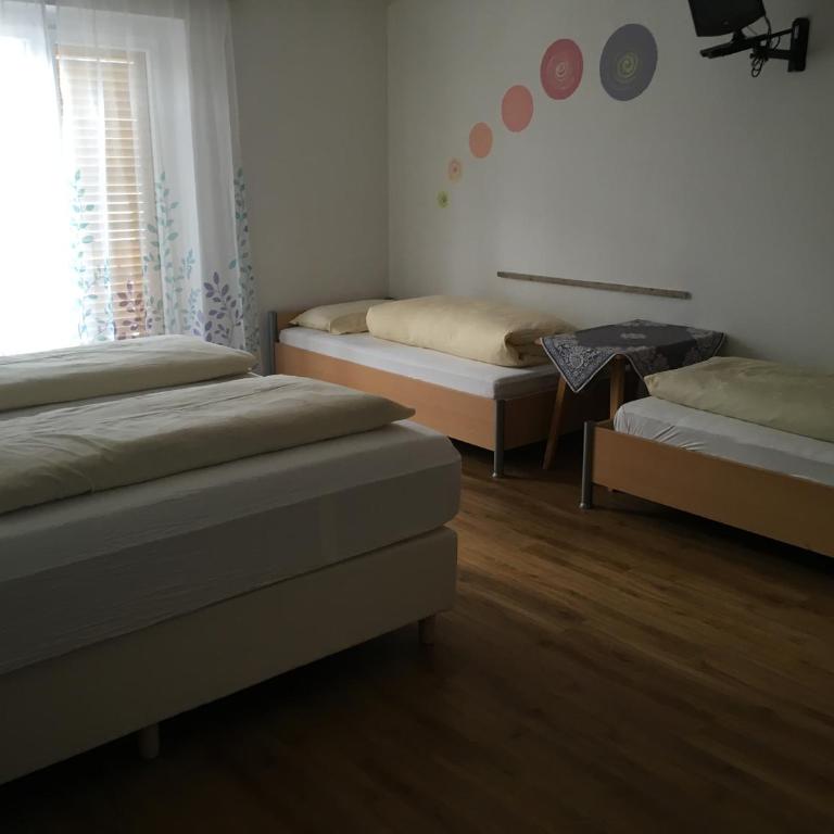 Burgfrieden - Quadruple Room - 3