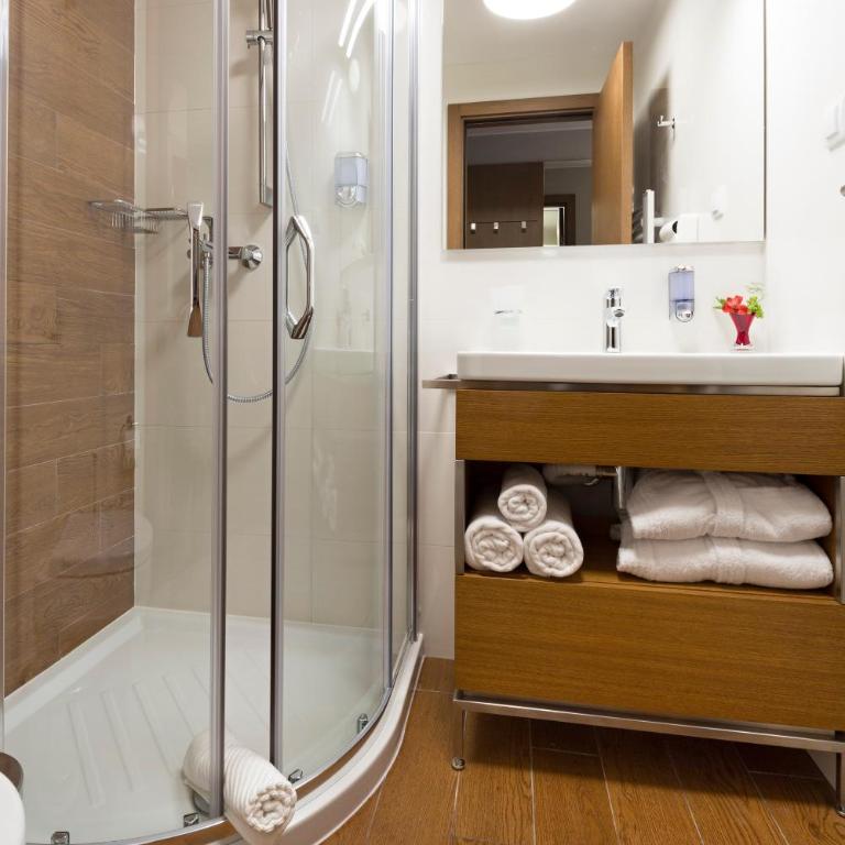 Hotel Orasac Garni - Standardna Dvokrevetna Soba sa Bračnim Krevetom - 3