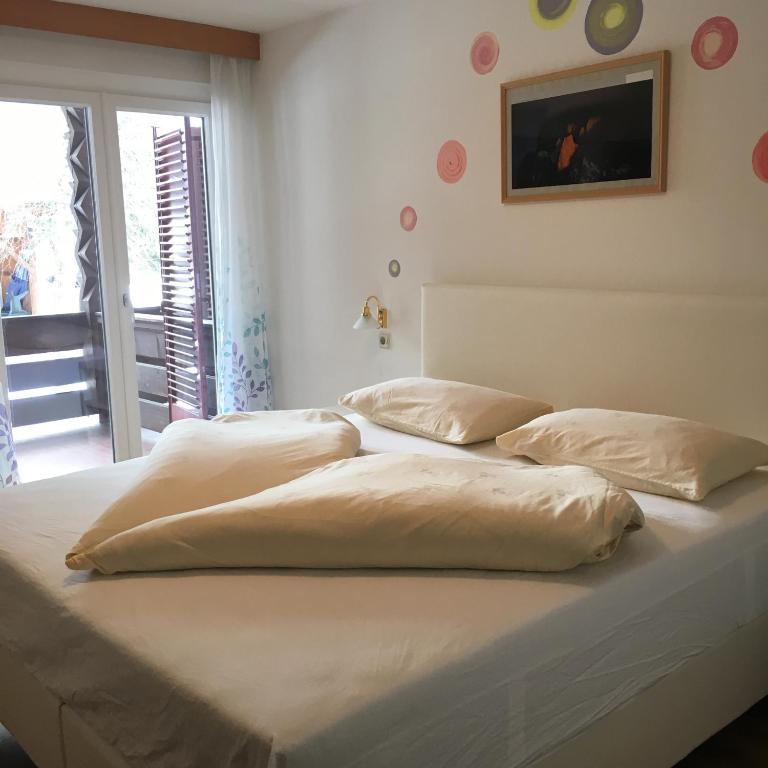 Burgfrieden - Double Room with Balcony - 5