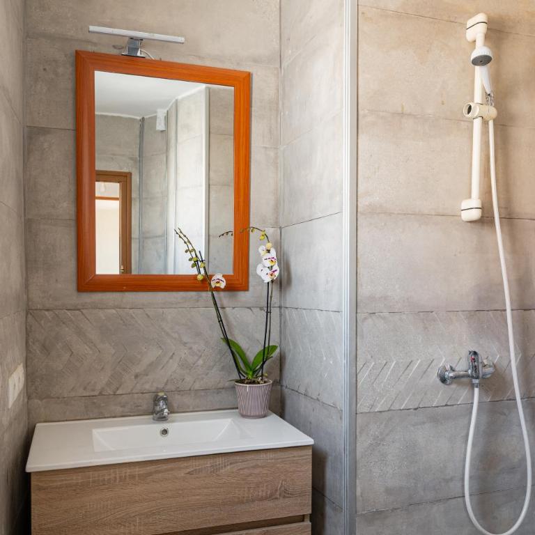 Tejado de Antigua Fábrica Industrial en Acacias - Apartamento de 1 dormitorio - 2