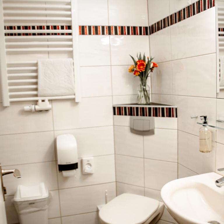 Hotel Central eGbR - Vierbettzimmer - Zimmer mit Verbindungstüren - 3