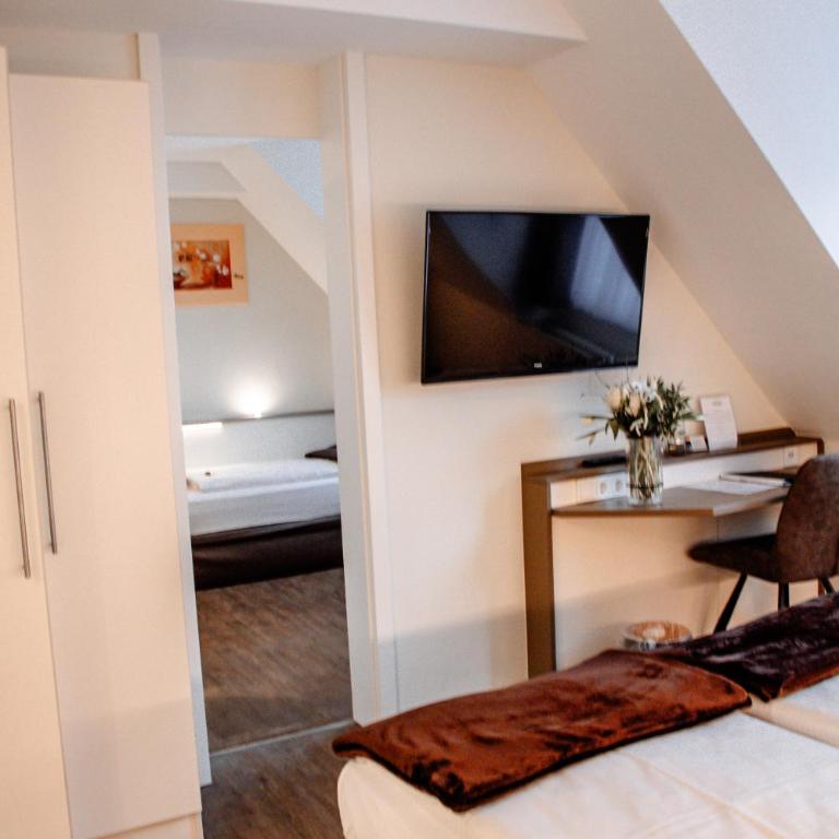 Hotel Central eGbR - Vierbettzimmer - Zimmer mit Verbindungstüren - 2