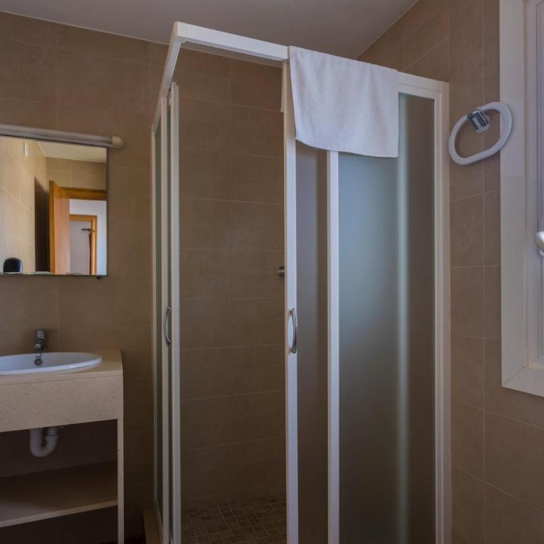 Villa Elias - Sea Views & Traditional Menorcan Style - Villa - 10