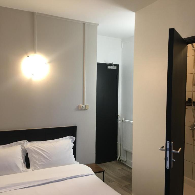 le paris saint ouen - Chambre Double - 1