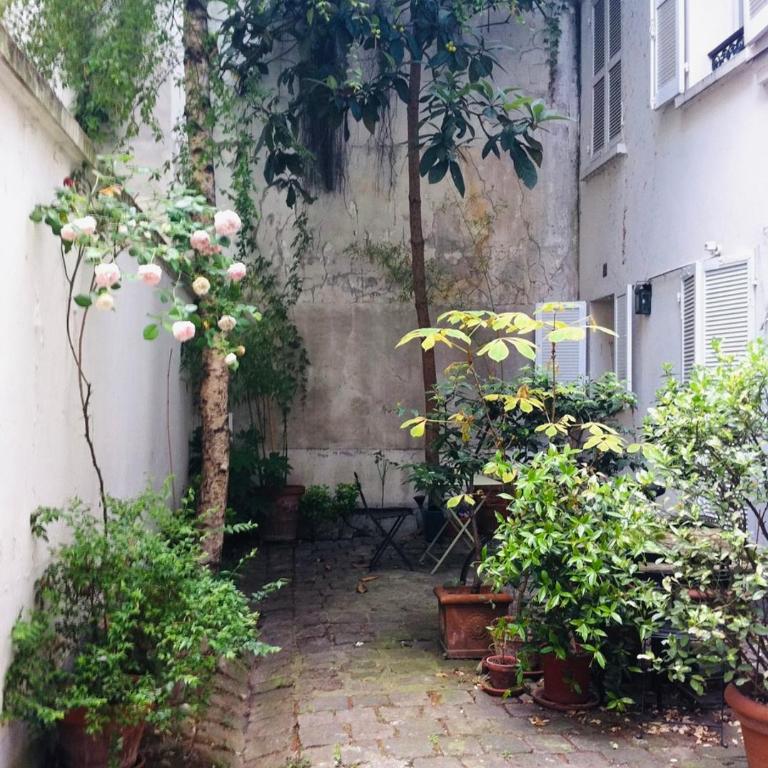 Chic neighborhood charming courtyard studio 7th - Studio - 6