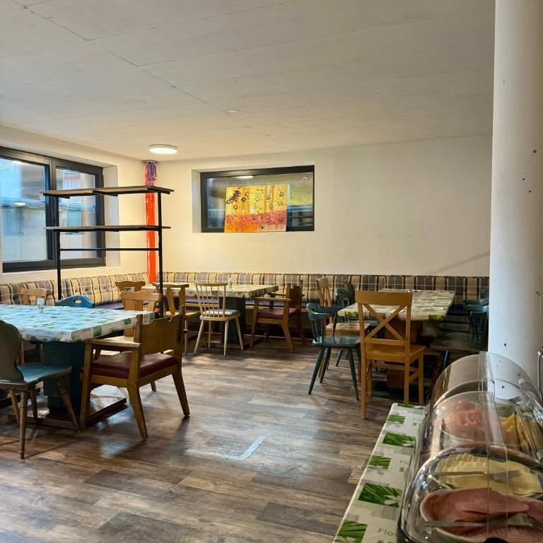 SKILL Mountain Lodge - Ski und Bike Hostel im Sommer mit JOKER CARD - Doppelzimmer mit eigenem Bad - 15